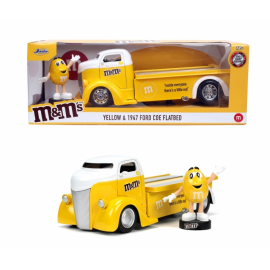M&Ms Yellow 1947 Ford COE Flatbed 1:24