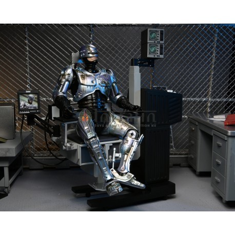 RoboCop - 7" AF - Ultimate Battle Damaged RoboCop w/ Chair (6)
